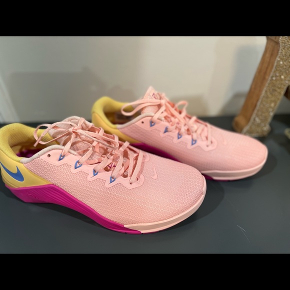 Nike Metcon sneakers in women’s size 13 - Picture 5 of 9